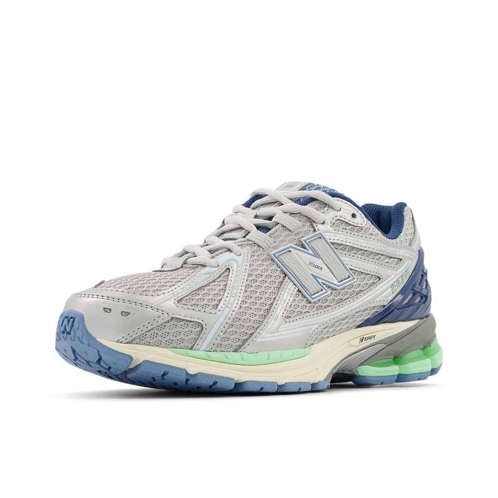 1906R Silver Metallic Stillwater