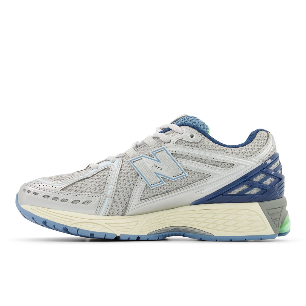 1906R Silver Metallic Stillwater