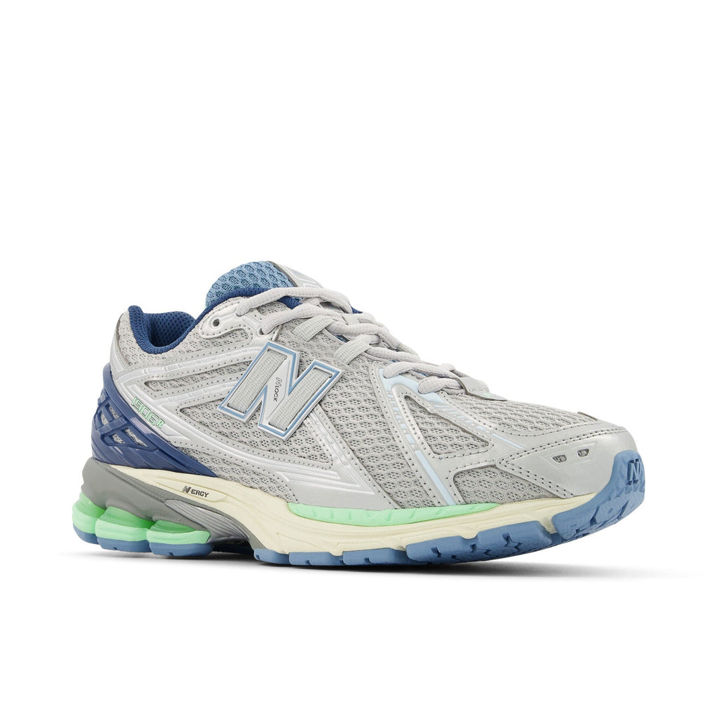 1906R Silver Metallic Stillwater